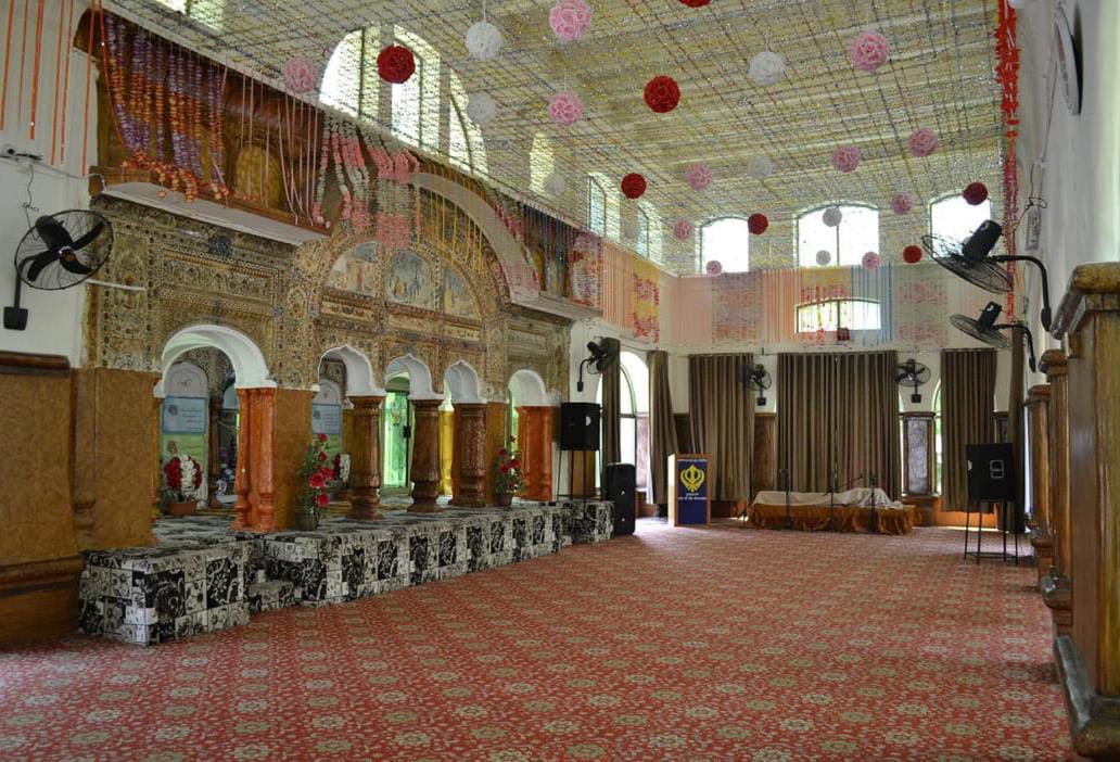 Gurdwara Sri Babay De Ber, Sialkot interior