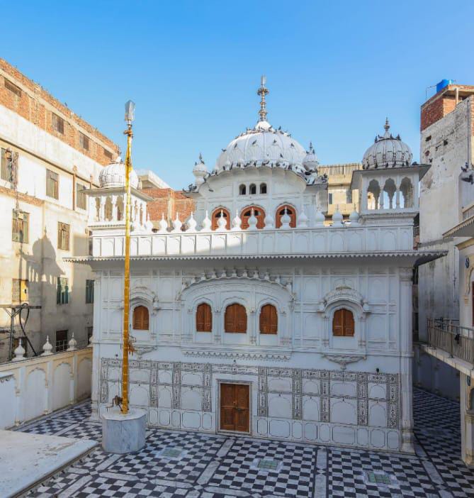 Gurdwara Sri Guru Ram Das Ji, Lahore exterior