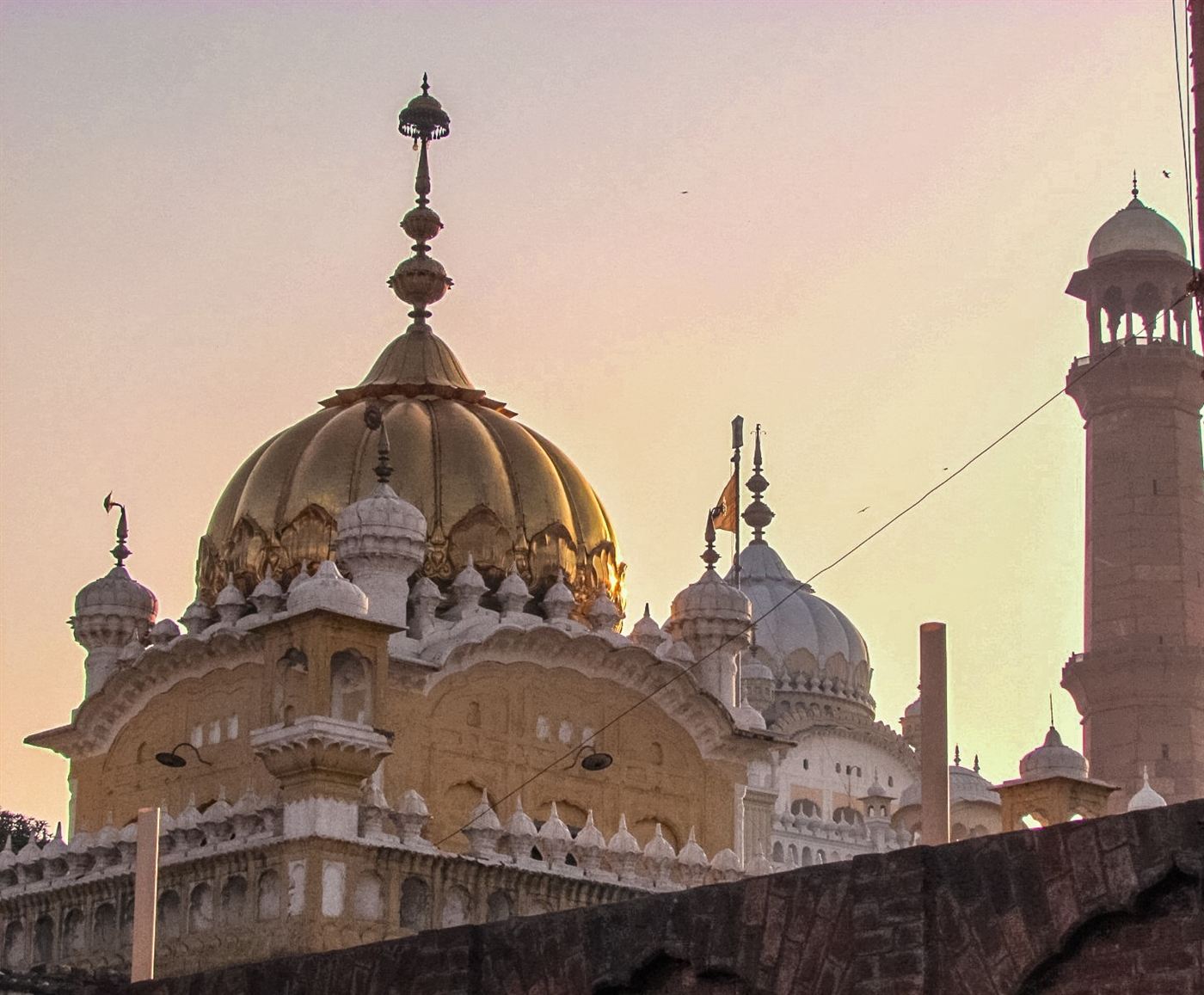 Gurdwara Sri Dera Sahib, Lahore exterior