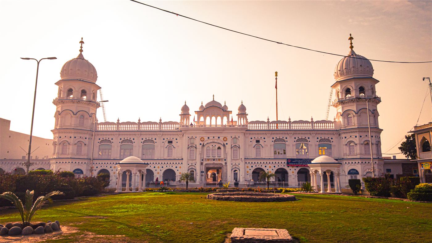 Gurdwara Sri Janam Asthan, Nankana Sahib exterior